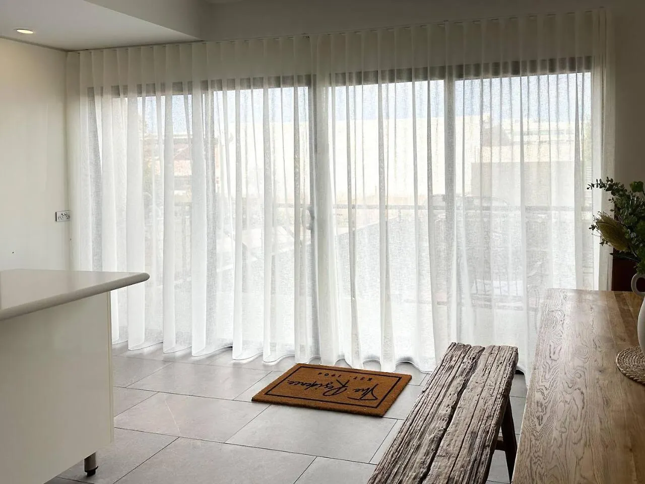 King Beds With Fireplace And Spa Bath With Parking And Central Location Hobart Vakantiehuis
