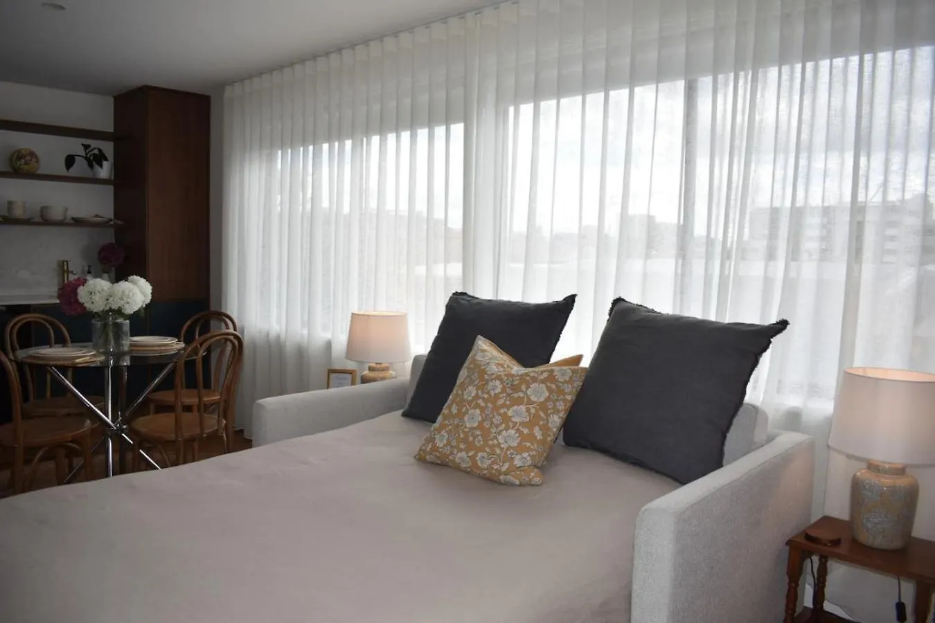 King Beds With Fireplace And Spa Bath With Parking And Central Location Hobart Vakantiehuis