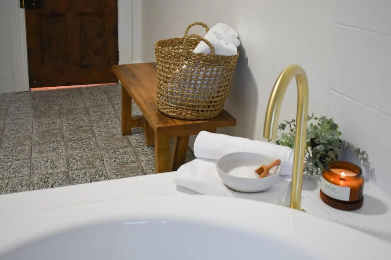Vakantiehuis King Beds With Fireplace And Spa Bath With Parking And Central Location Hobart